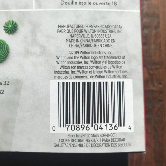 New WILTON Frosting Decorating Kit with Tips Bottle, Bags for Cookies, Cakes - Picture 7 of 10